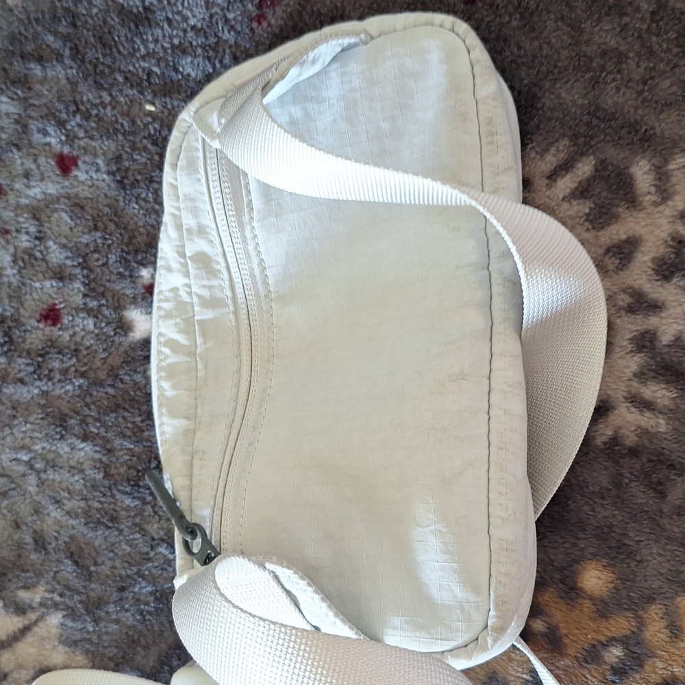 lululemon athletica Small Crossbody Shoulder Bag in Light grey